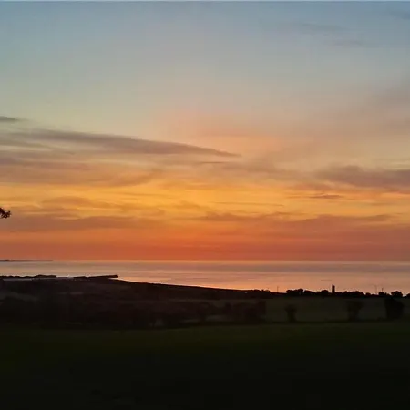 Moneylands Farm Bed & Breakfast 4*